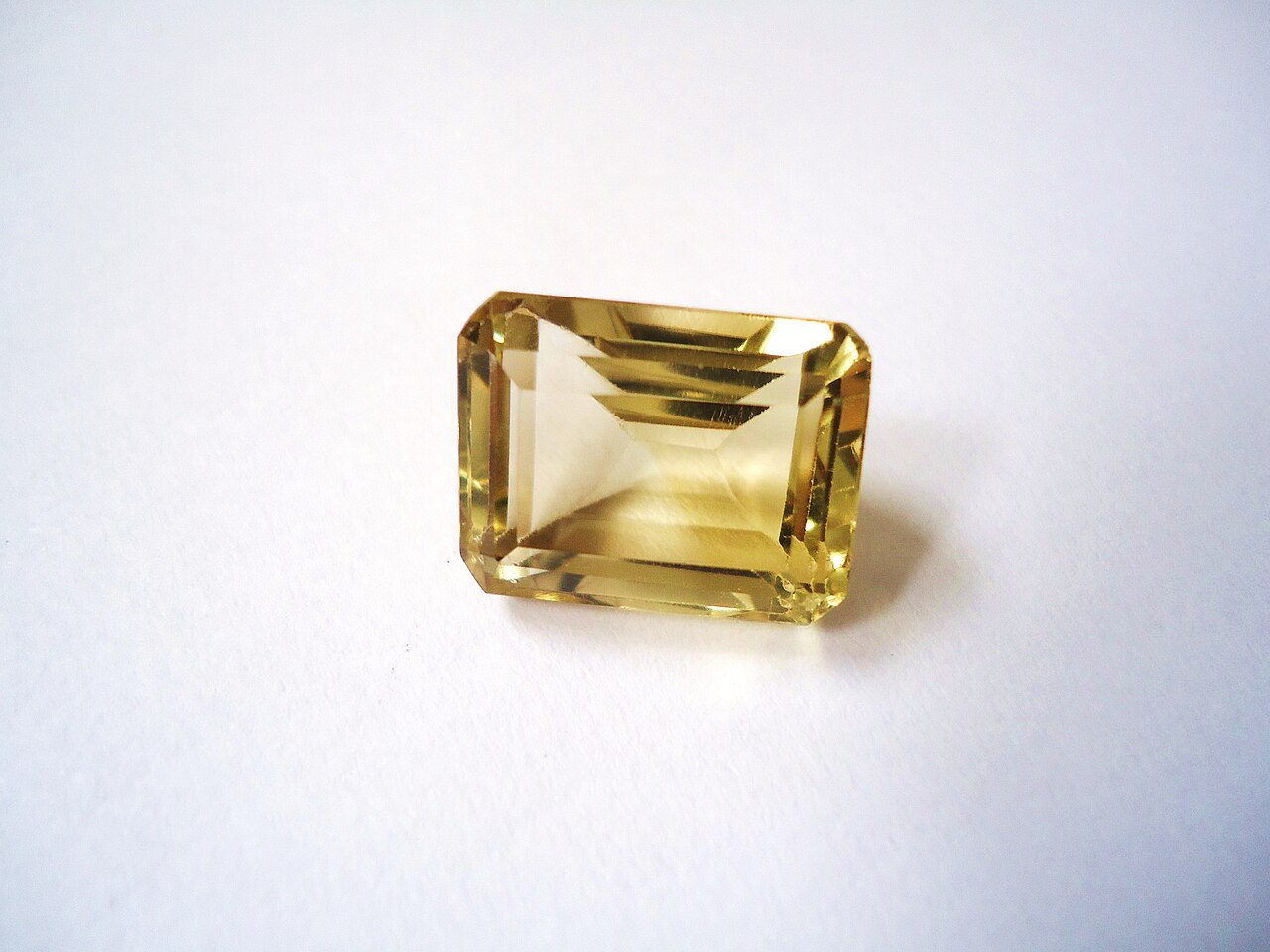 Citrine gemstone photo