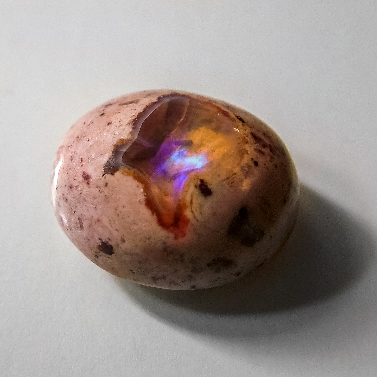 Opal gemstone photo