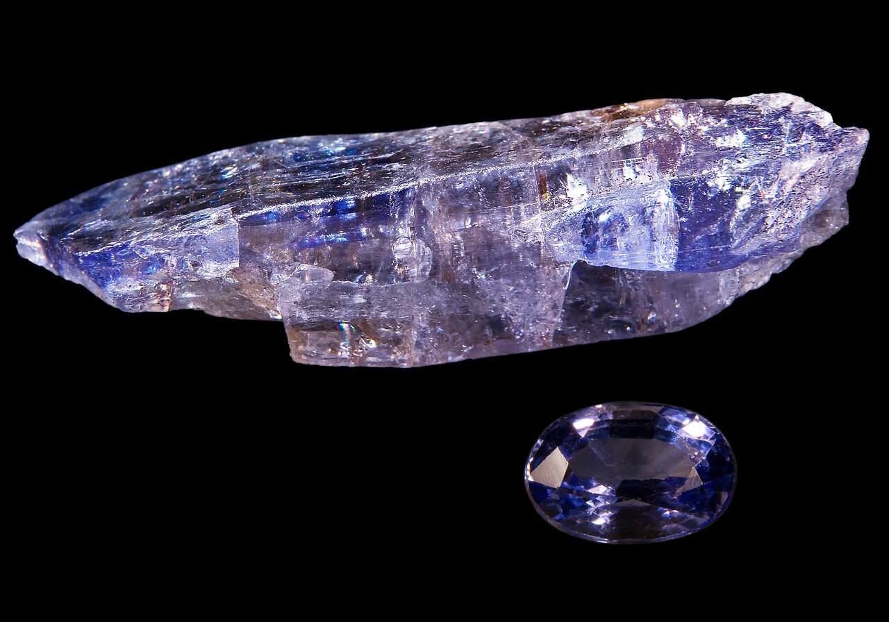 Tanzanite gemstone photo