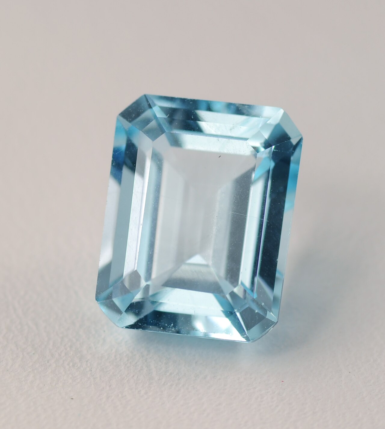 Topaz gemstone photo